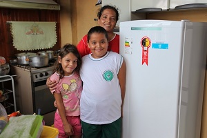 CPFL Piratininga doa mais de mil geladeiras eficientes para famílias nas regiões de Sorocaba e Baixada Santista