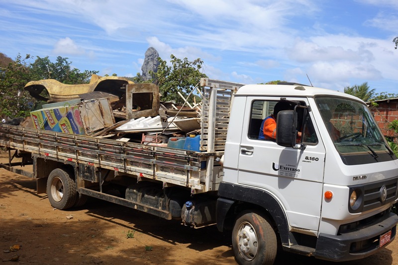 Mutirão recolhe mais de 30 toneladas de entulhos em Fernando de Noronha