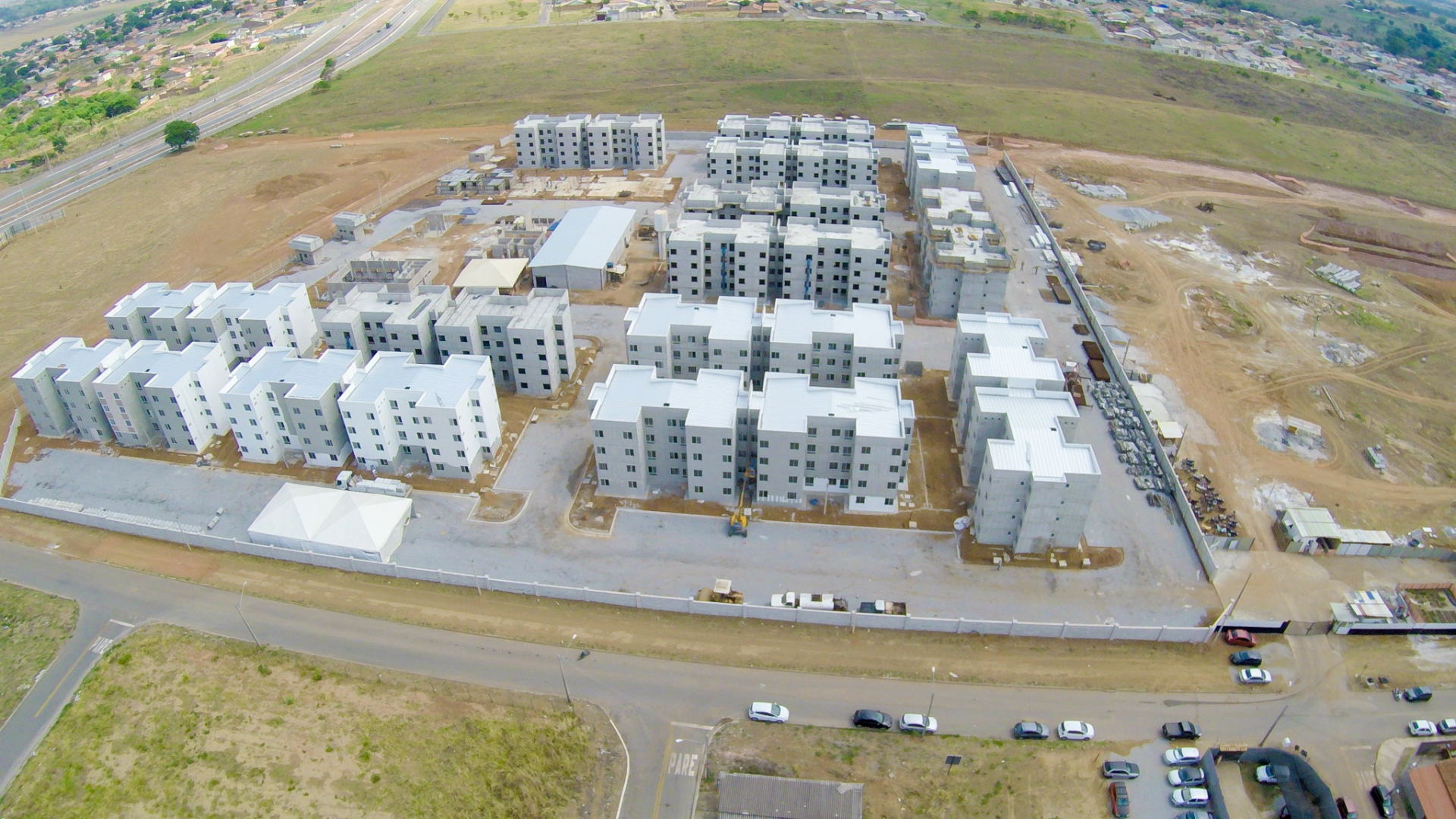 Famílias contempladas com apartamentos no Residencial Porto Dourado 1 visitam canteiro de obras