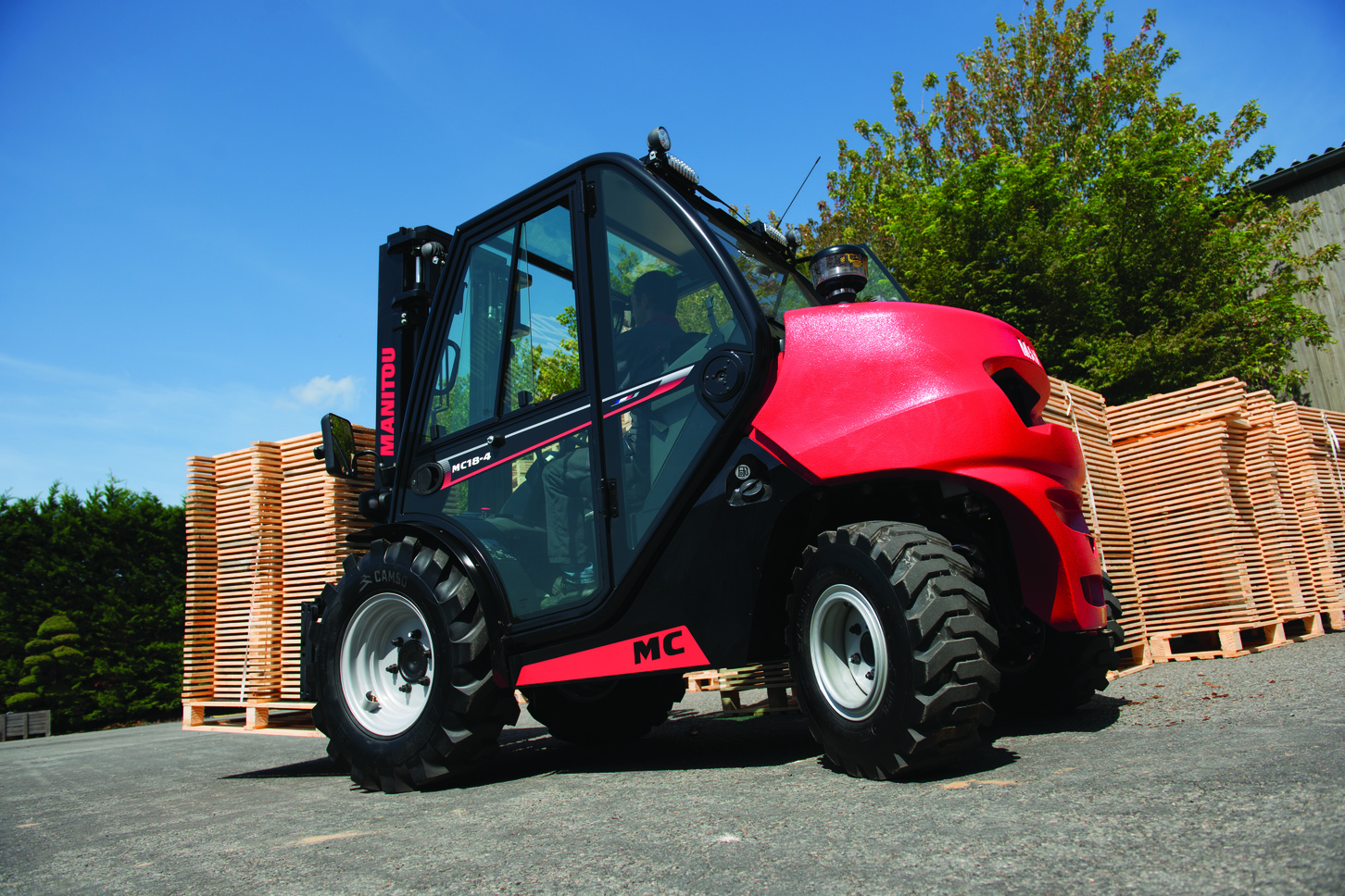 Manitou lança dois modelos de empilhadeira no mercado brasileiro