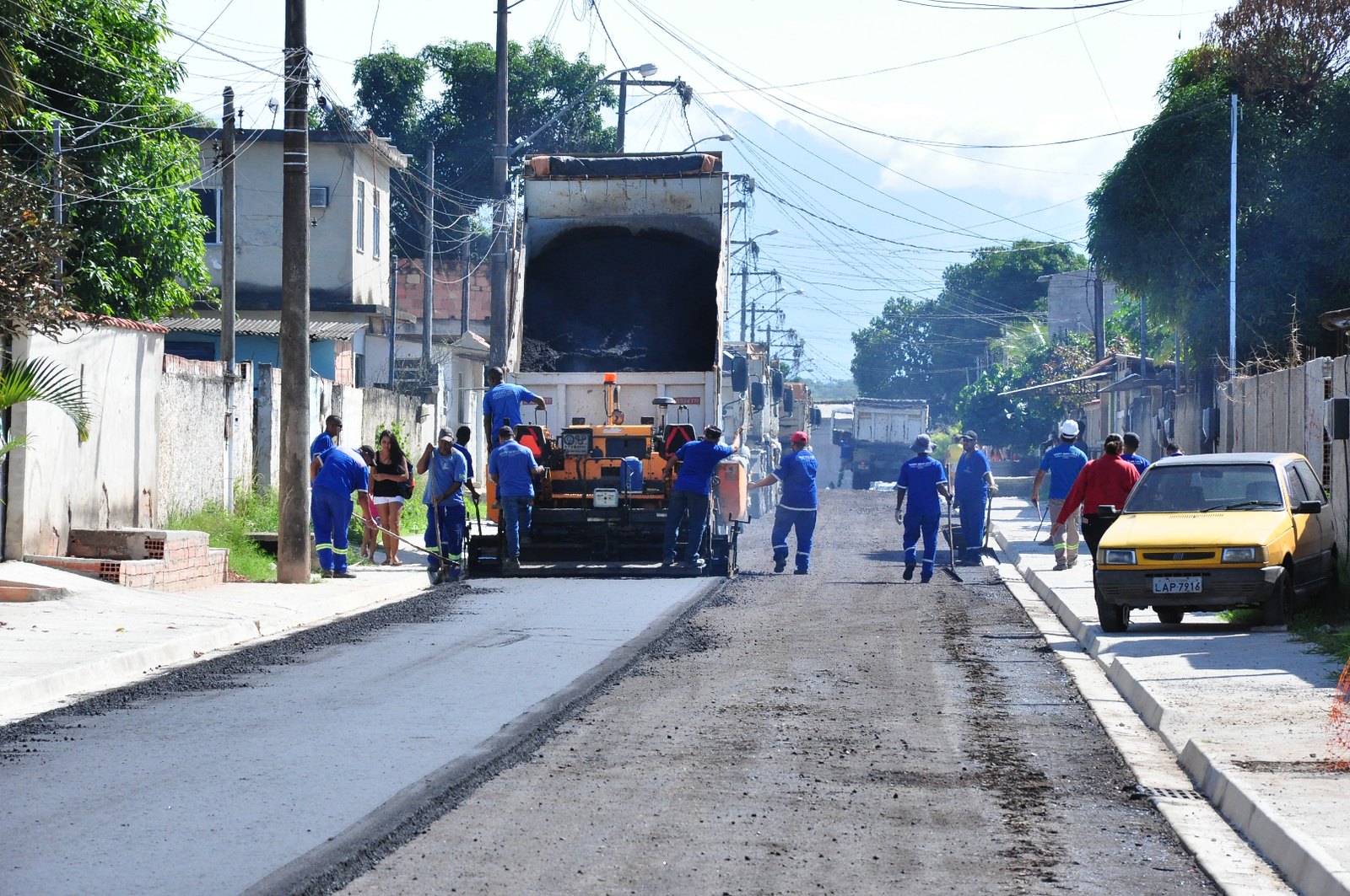 Cidades investem em melhorias urbanas: Prefeitura de Itaboraí asfalta ruas em Três Pontes