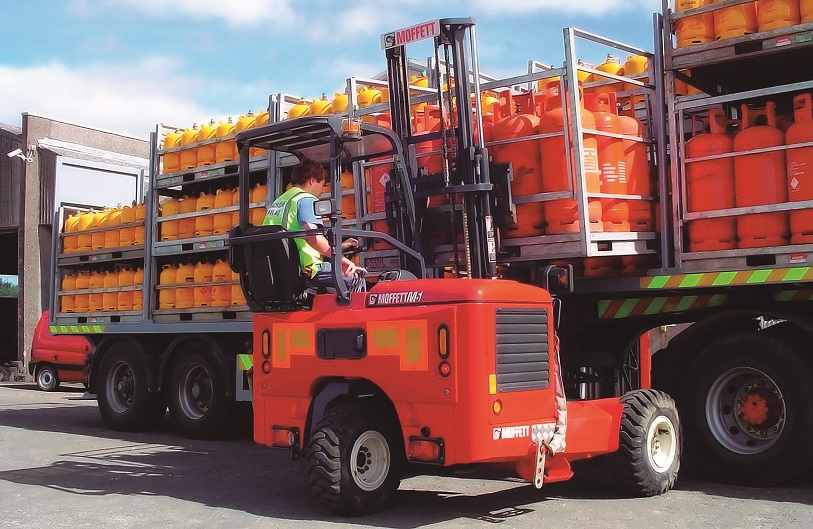 HIAB lança guindaste e empilhadeira para o mercado brasileiro