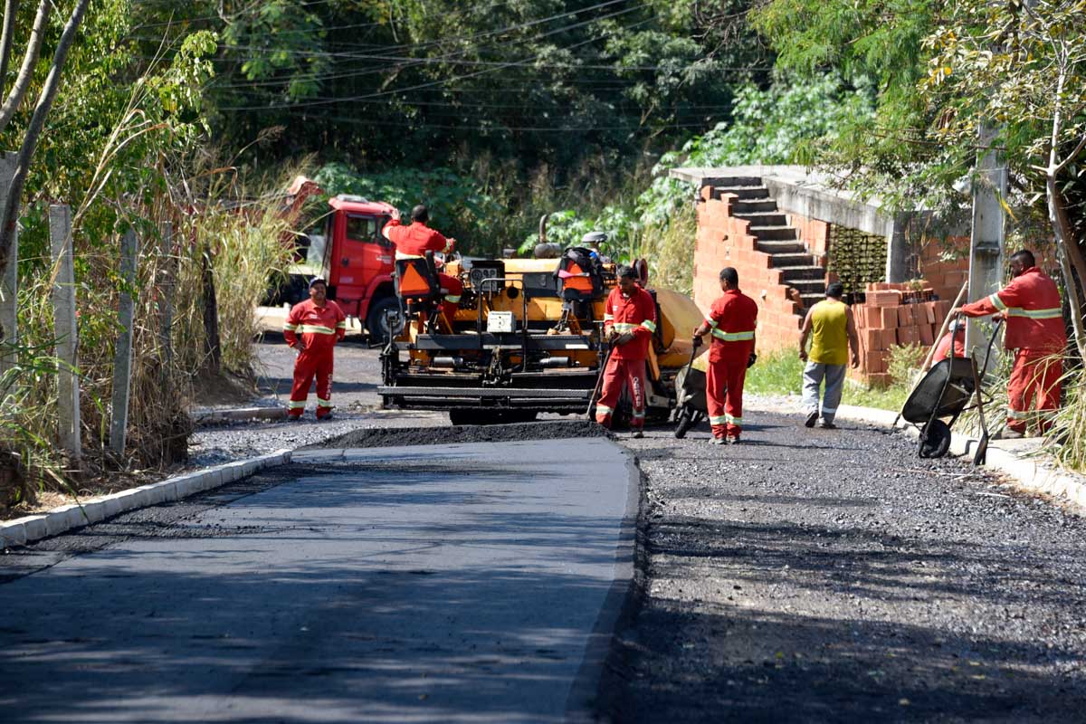 Maricá em ação: Pavimentação beneficia Jacaroá, Santa Paula e Bambuí