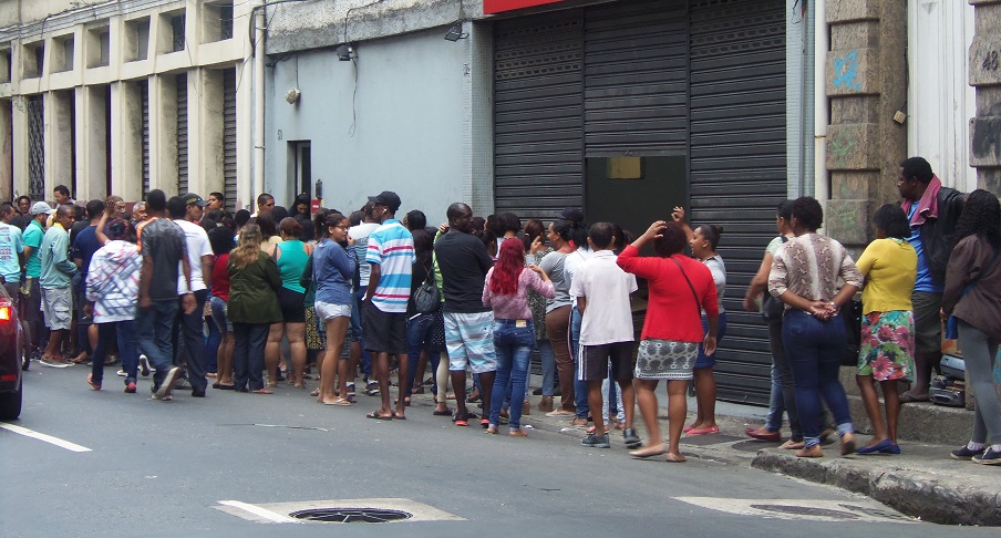 Senadores criam 282 emendas para alterarem o Auxilio Emergencial da FOME do Paulo Guedes. O Brasil pede o retorno dos R$ 600,00.