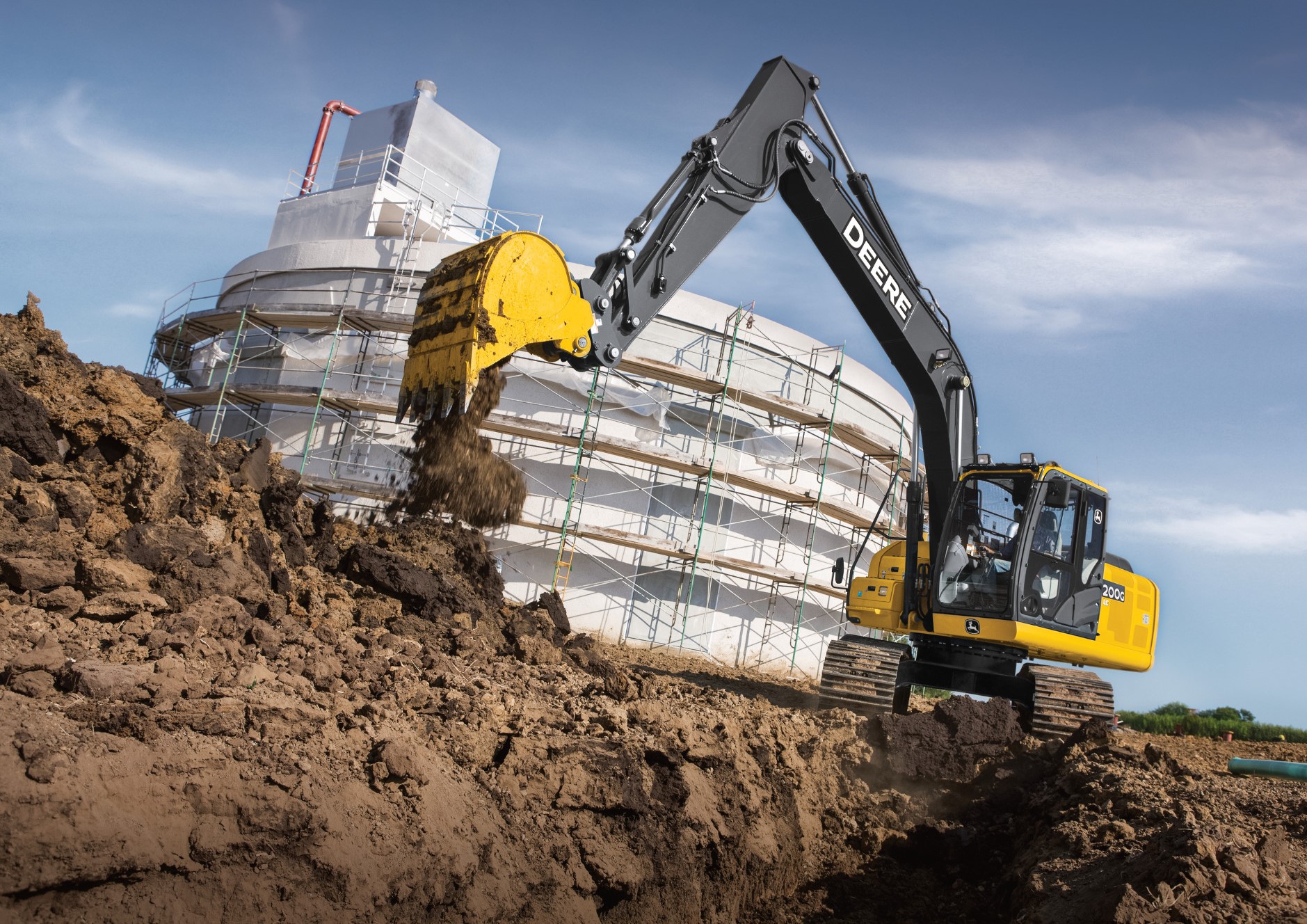 Novidades no mercado de construção: John Deere lança escavadeira de 20 toneladas
