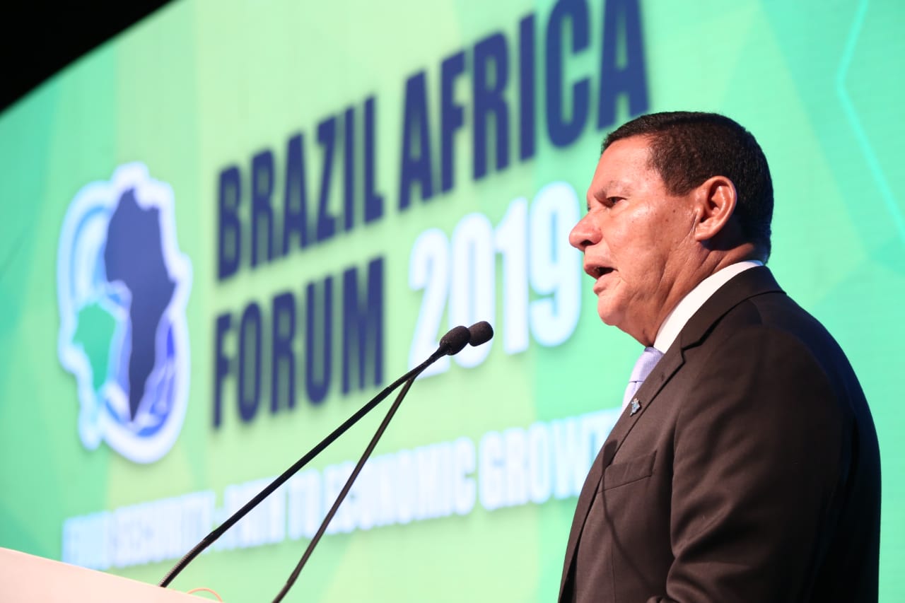 Passo importante: Vice-Presidente do Brasil Hamilton Mourão annucia primeira viagem oficial ao continente africano durante Fórum África 2019