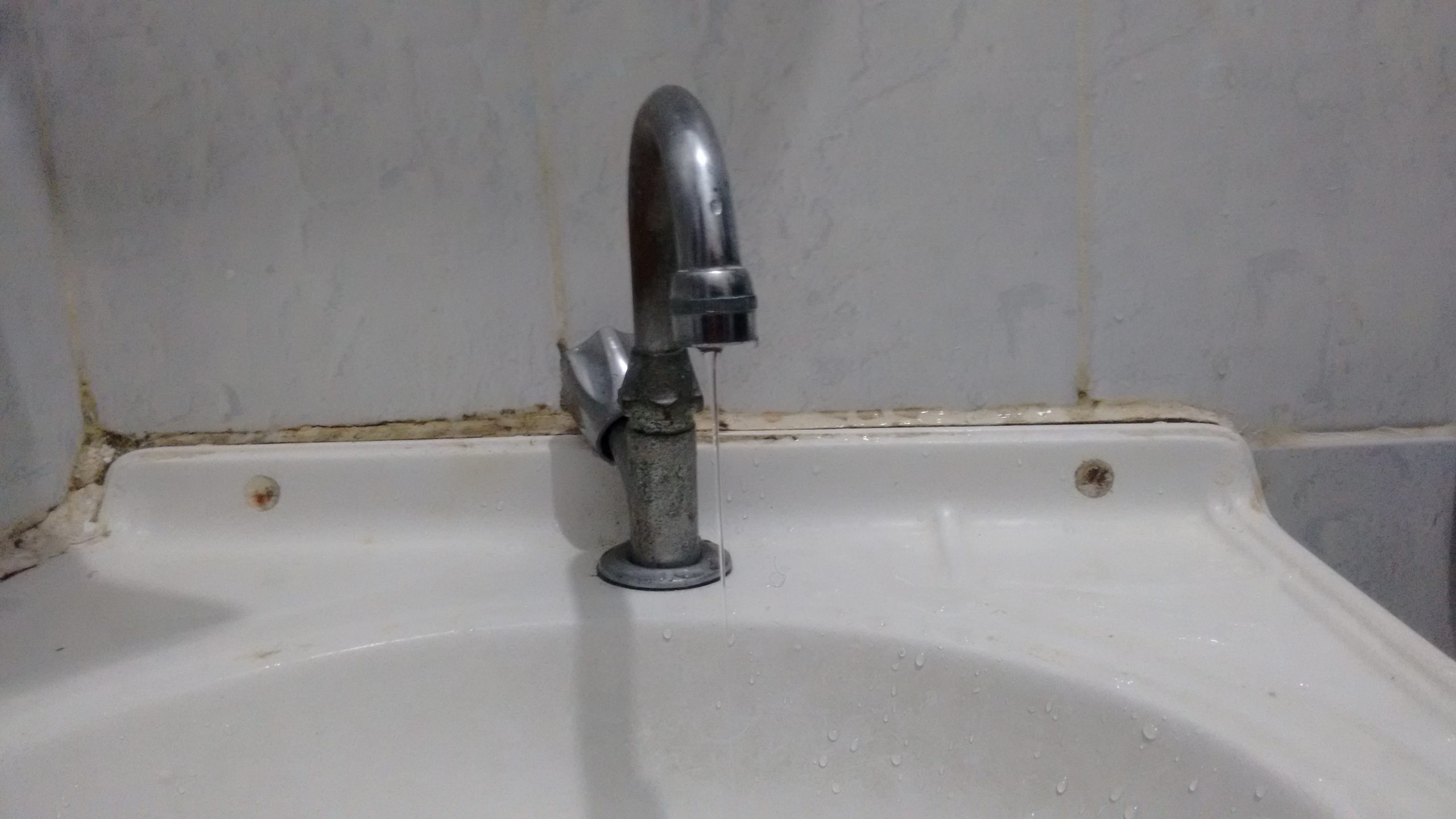 Casa sem dor de cabeça: Saiba o que fazer quando ocorre um vazamento de água na sua residência
