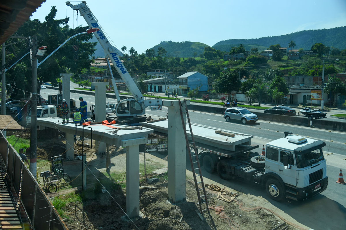 Maricá segue investindo em transformação urbana: Pistas no km 22 serão interditadas segunda-feira para construção de passarela