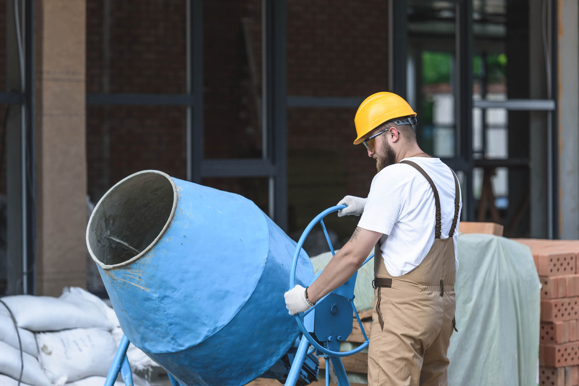 Aditivos químicos: como eles auxiliam o setor de construção?