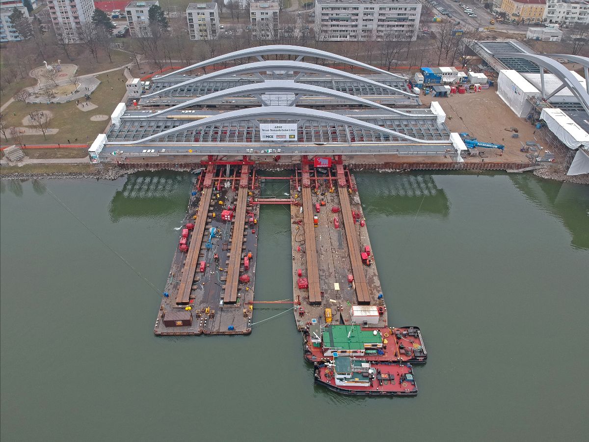 Mammoet apoia a nova construção de uma das pontes mais pesadas de Linz