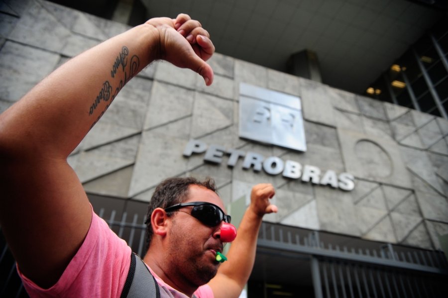 Petrobras pagará dividendos bilionários para acionistas, às custas do povo brasileiro
