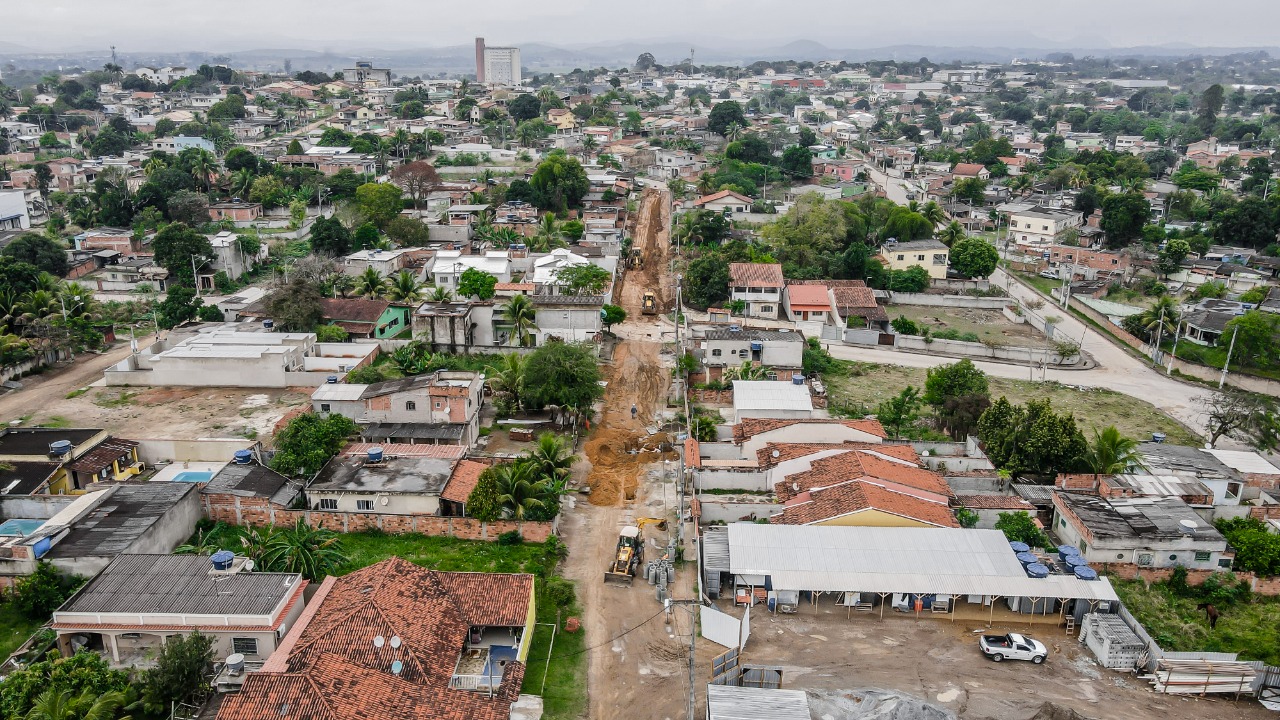 Bairros recebem obras de drenagem e pavimentação em Itaboraí