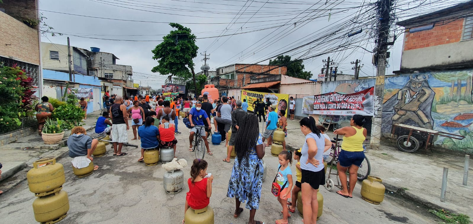 Botijão de cozinha: FUP e Sindipetro-NF promoveram ação Preço Justo com  venda de botijões de gás a 50 reais na Zona Oeste/RJ