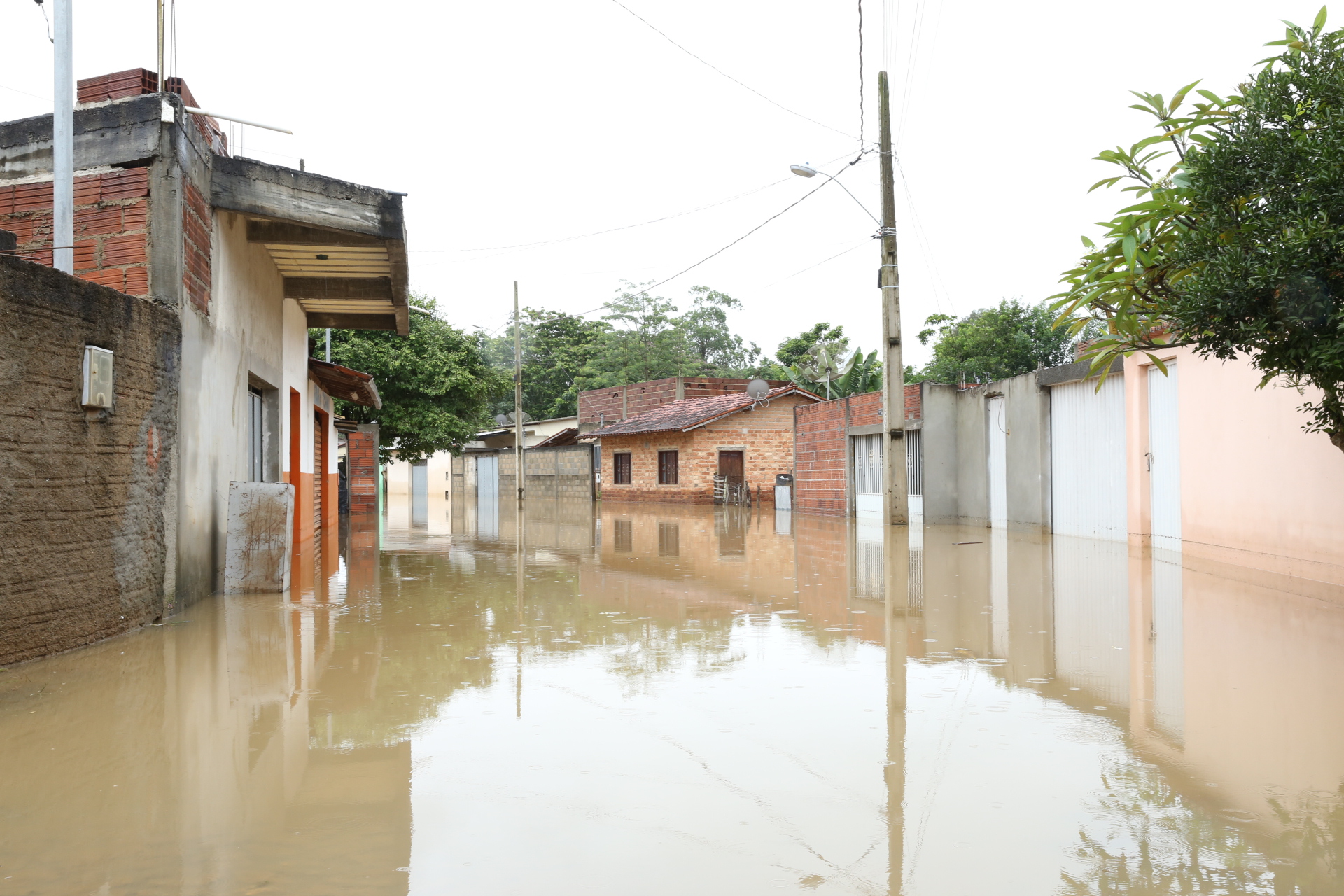 Chuvas no Vale do Jequitinhonha: Governador garante assistência a cidades afetadas pelas chuvas nos vales do Mucuri e Jequitinhonha