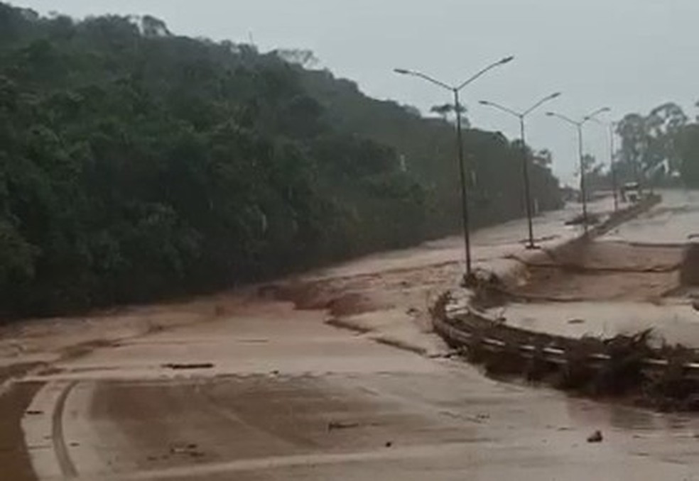 BR 040: Barragem da Vallourec transborda em Nova Lima(MG) e interdita ligação principal rodovia que liga Minas ao Rio de Janeiro