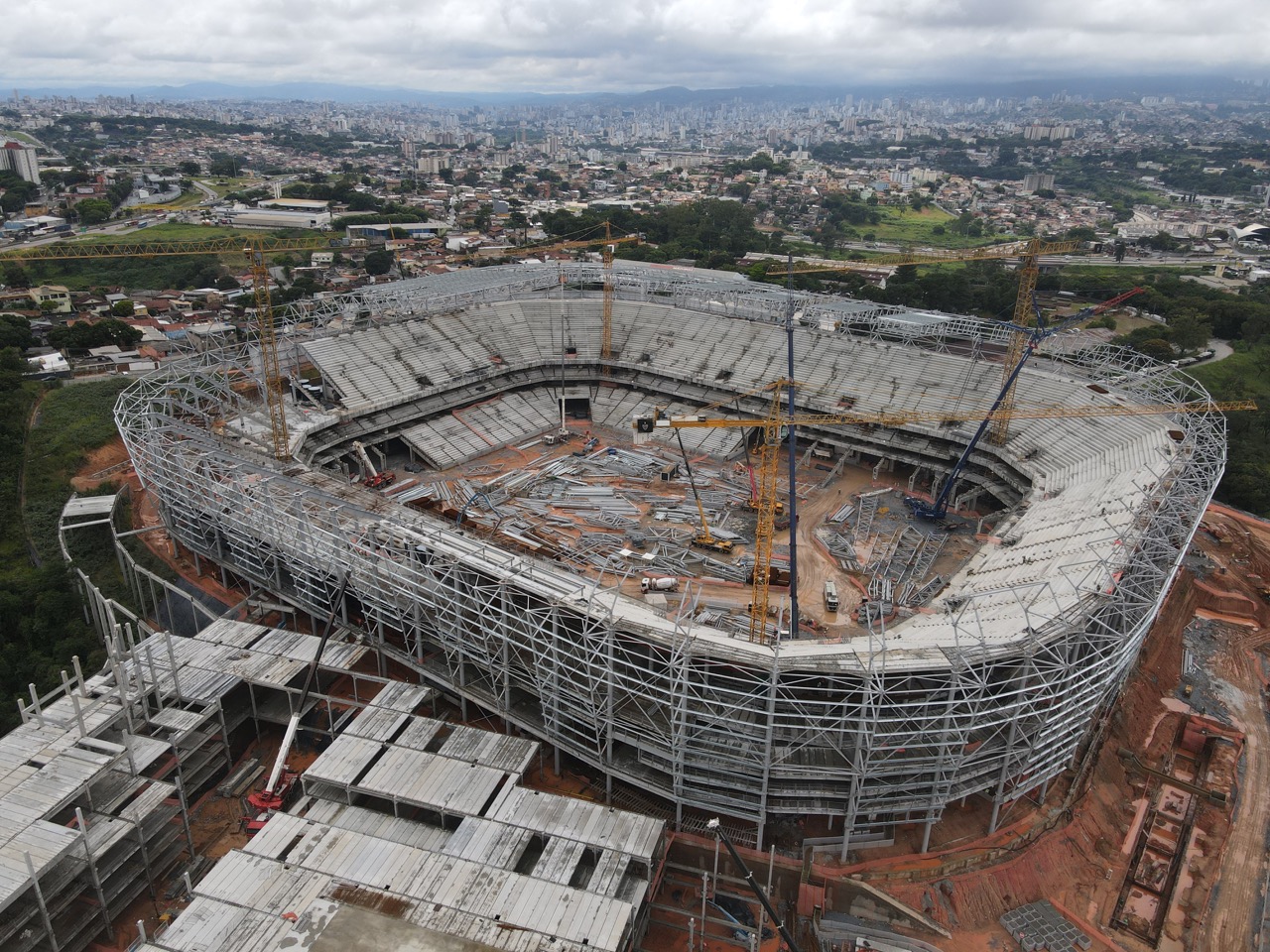 Gigante de aço: estádio do Galo chega a 47% das obras com 12 mil toneladas de aço