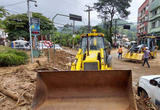 Tragédia em Petrópolis: Maquinário aumenta capacidade para atender regiões mais afetadas