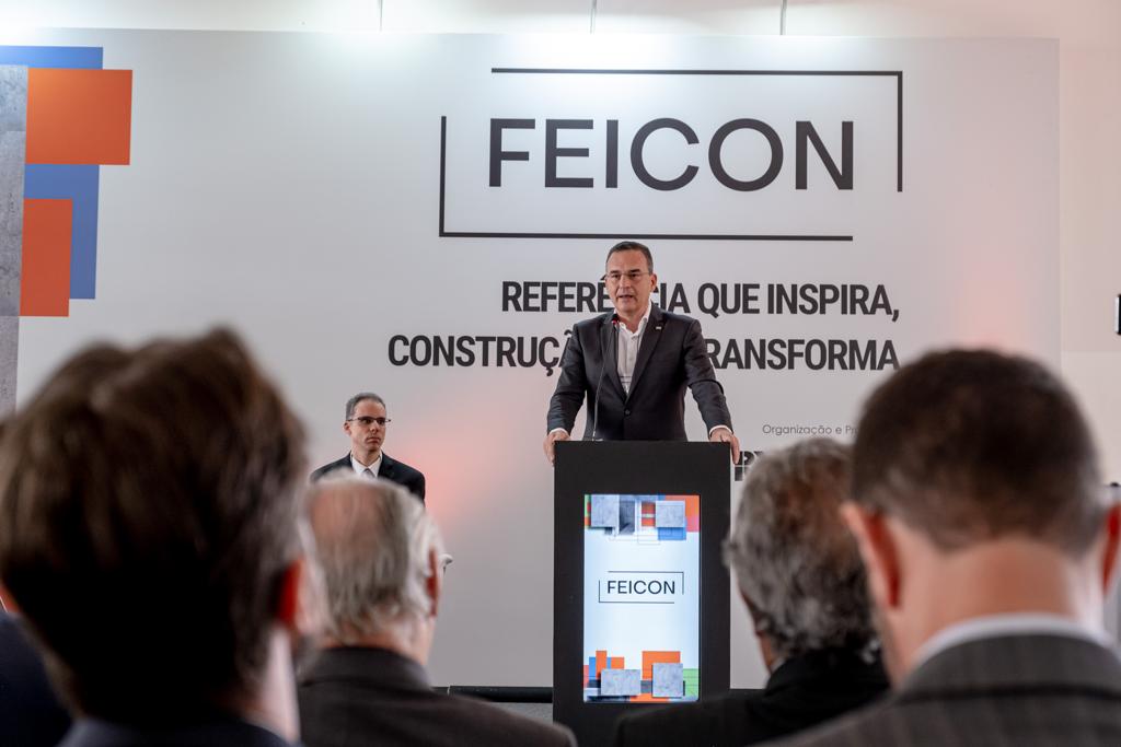 Crescimento do PIB e oportunidades de negócios marcam abertura da FEICON 2022