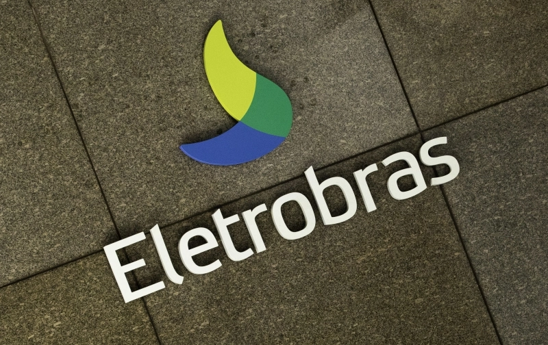 Eletrobras registra lucro de R$ 5,7 bilhões em 2021. Governo autoriza novo aumento na conta de luz.