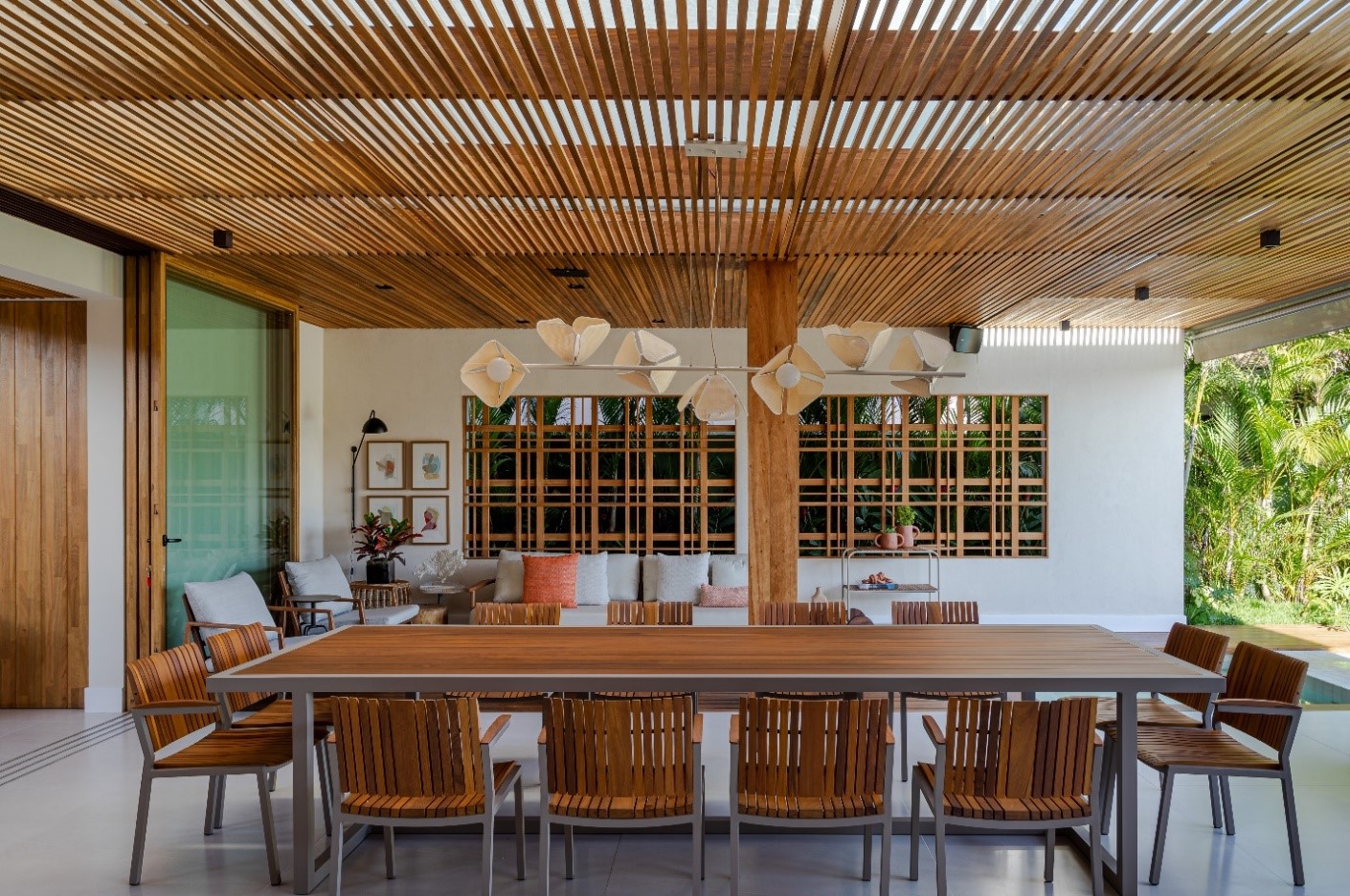 Espaços de relaxamento e integração são destaques em casa na Praia do Forte