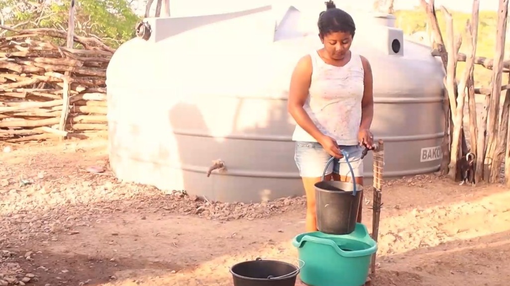 Água no Sertão: Implantação de poços profundos levam água potável para centenas de famílias no semiárido nordestino.