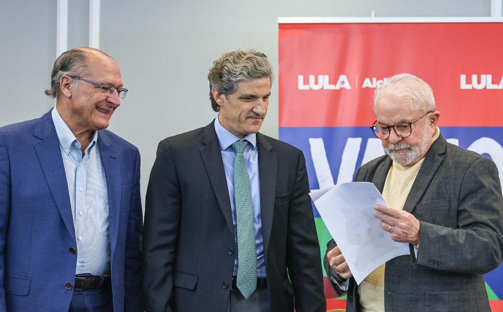 Lula anuncia a volta do Minha Casa Minha Vida em encontro com construção civil