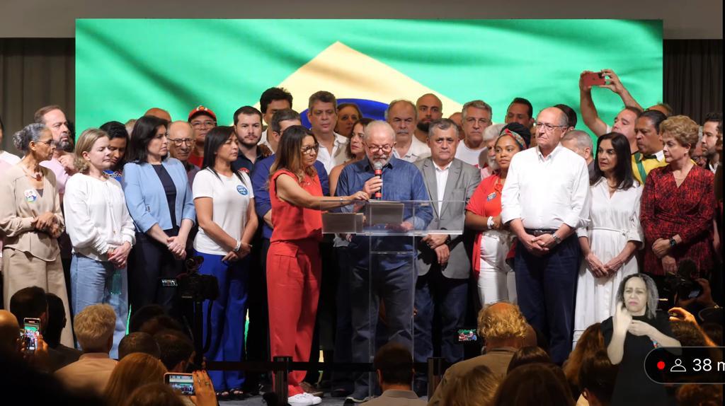 Em pronunciamento à nação, Lula diz que vitória é do povo brasileiro