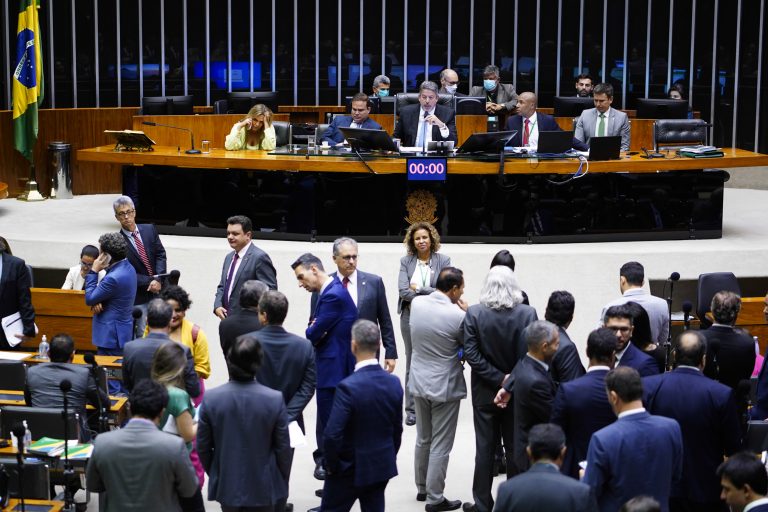 Comida, Empregos e Minha Casa Minha Vida garantido em 2023: Câmara aprova PEC da Transição em segundo turno; texto volta ao Senado
