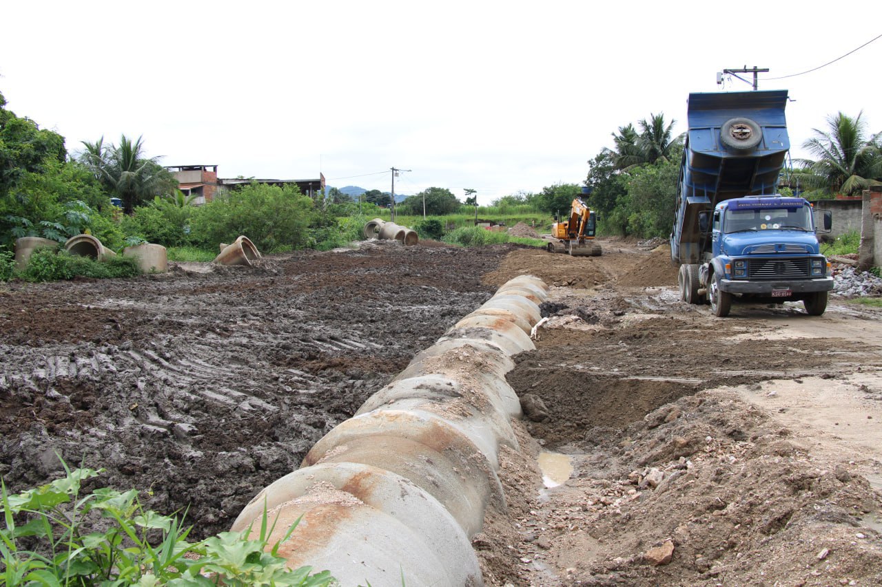 Obras de Drenagem: Prefeitura de Tanguá inicia canalização em córrego do Bandeirantes
