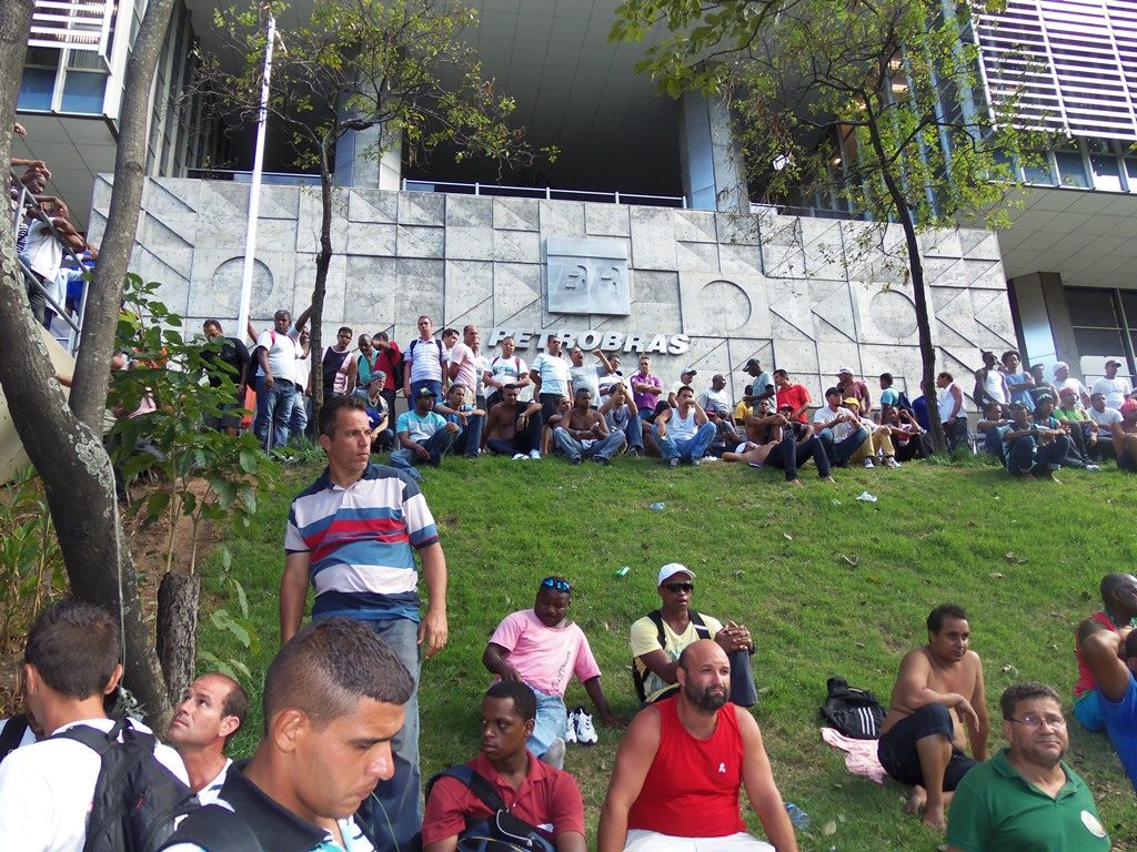 Tirando dinheiro dos pobres: Faria Lima pressiona e Haddad e Tebet tiram 15 BI do orçamento para agradar especuladores. Novo PAC segue ameaçado.