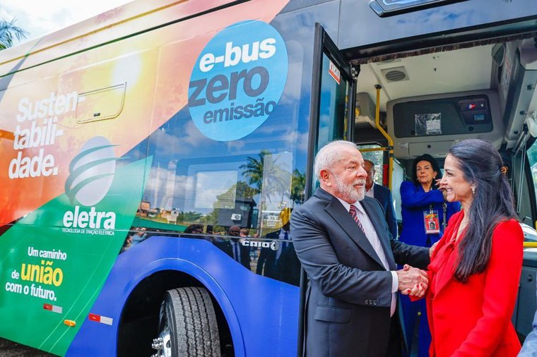 Lula exalta papel de ônibus elétricos para futuro sustentável da mobilidade no país