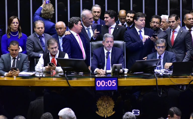 Câmara dos Deputados aprova Reforma Tributária gourmet; Inflação cai de 10% para 3% em seis.