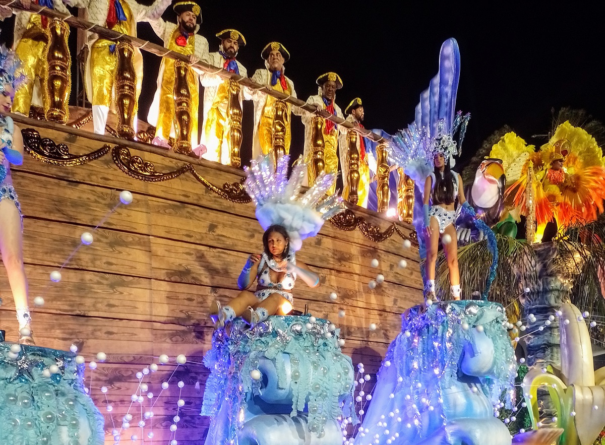 DE OLHO NO CARNAVAL 2024: CREA-RJ NOTIFICA ENGENHEIROS DA ESCOLA DE SAMBA QUE TEVE CARRO ALEGÓRICO INCENDIADO