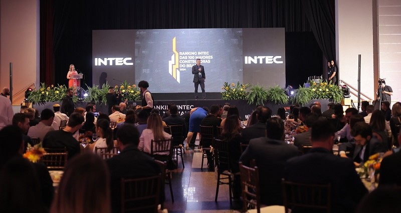 Maiores construtoras brasileiras: Cerimônia de premiação do Ranking INTEC 2024  celebra as 100 principais construtoras do país