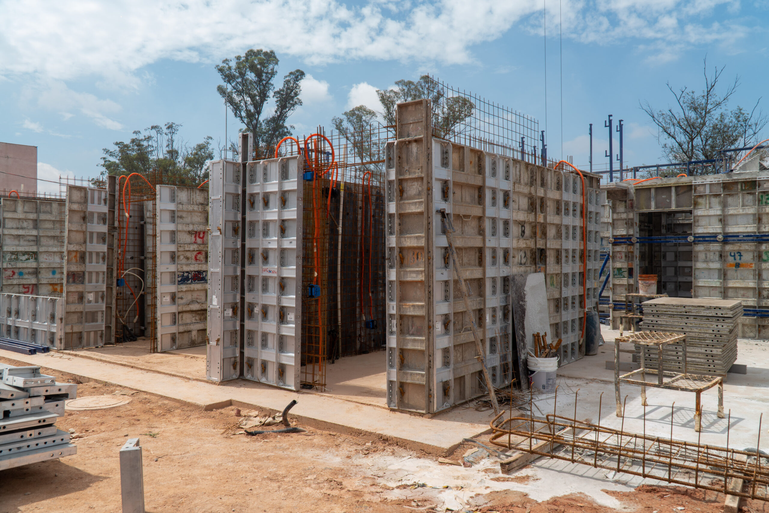 Empregos na construção: Emccamp Residencial oferece 14 oportunidades de trabalho no Rio de Janeiro