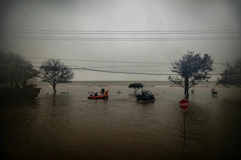 Descaso e falta de manutenção no RS: Chuvas de quase 300 mm provocam repique de cheia em rios e cidades já inundadas do Rio Grande do Sul