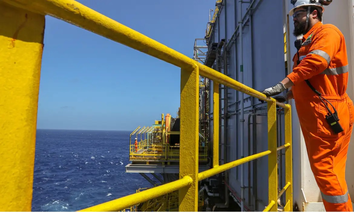 Com aval de Lula, Magda Chambriard, nova presidente da Petrobras confirma exploração da Margem Equatorial, para gerar desenvolvimento e empregos
