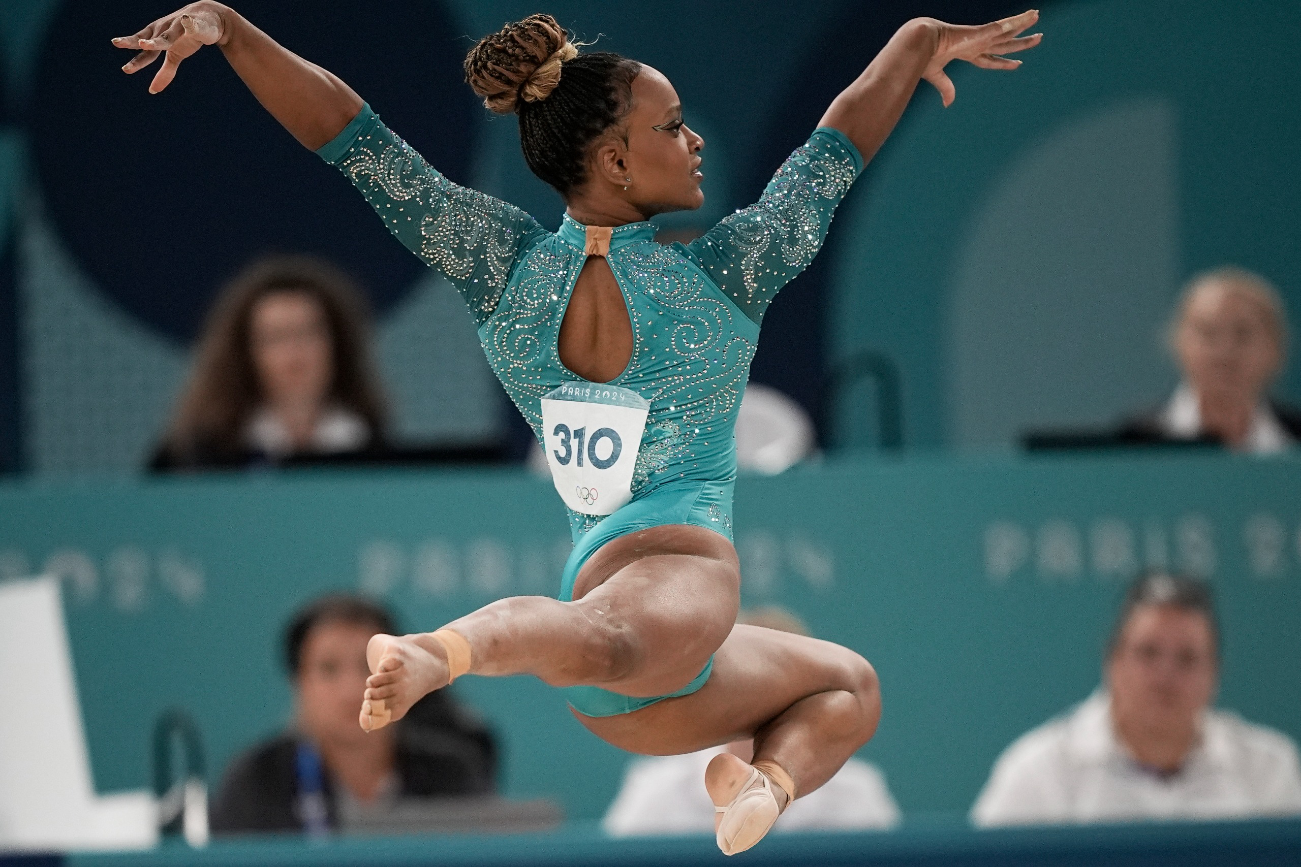 Jogos de Paris 2024: Na “última dança”, Rebeca Andrade é ouro no solo e se isola como maior medalhista do Brasil em Jogos Olímpicos
