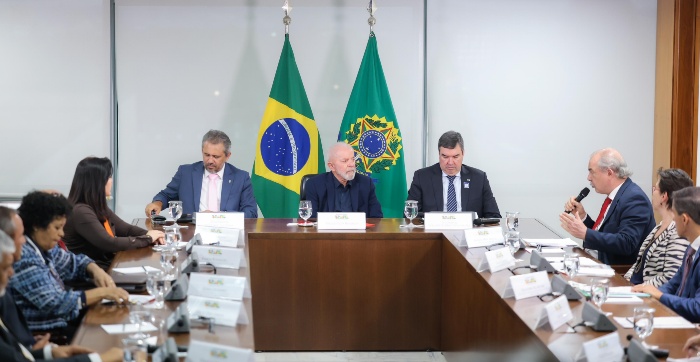 BNDES firma contratos de R$ 3,3 bi com Ceará e Mato Grosso do Sul para obras de saneamento e infraestrutura rodoviária