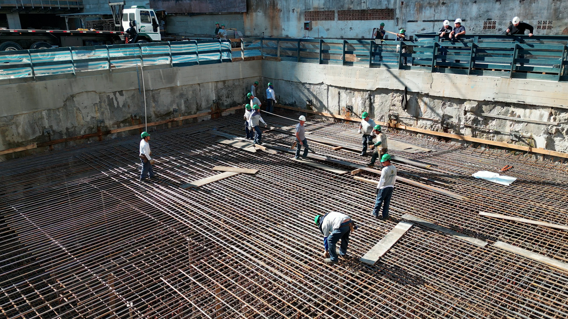 Construção em destaque: Soluções tecnológicas, 360 mil quilos de aço e 3 mil m³ de cimento marcam a concretagem de edifício da Embraed