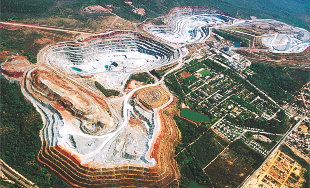 Contra tudo e contra (quase) todos: apesar de proibição legal, mineradora em Goiás continua lucrando com exportação de amianto no Brasil