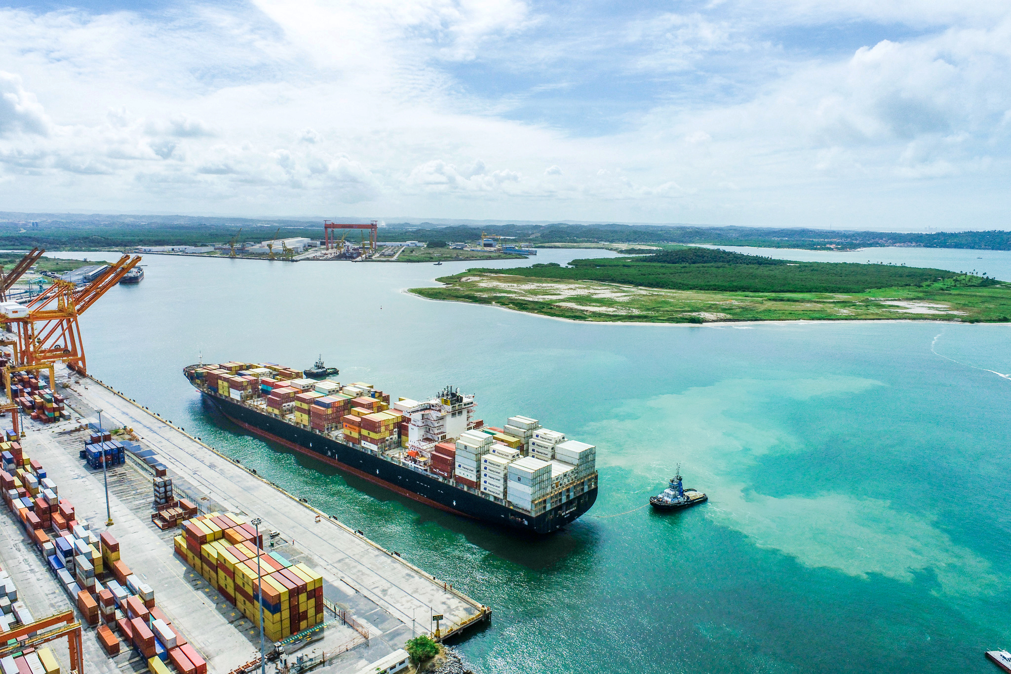 Governo de Pernambuco assina ordem de serviço para dragagem do canal interno do Porto de Suape