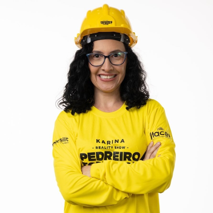 Destaque da obra: Karina, é a única mulher finalista da segunda edição do reality show Pedreiro Top Brasil