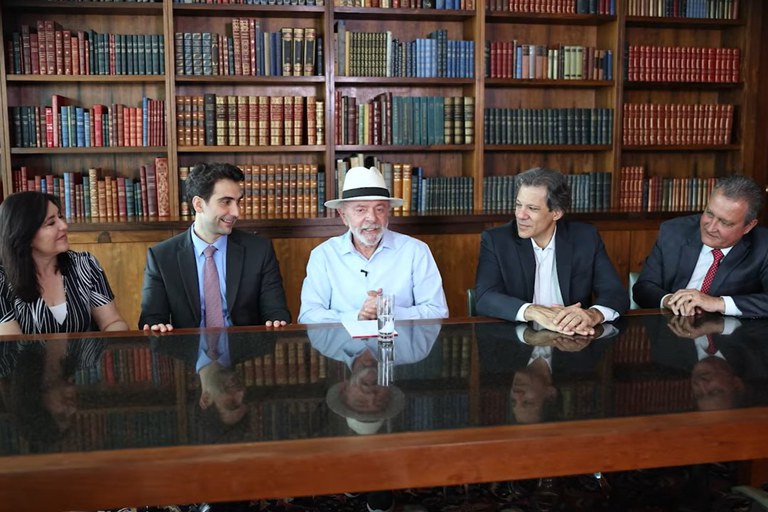 Quem inventou este cara? Banqueiro Gabriel Galipolo, atual presidente do Banco Central sufoca o país com aumento da taxa SELIC para 15%.