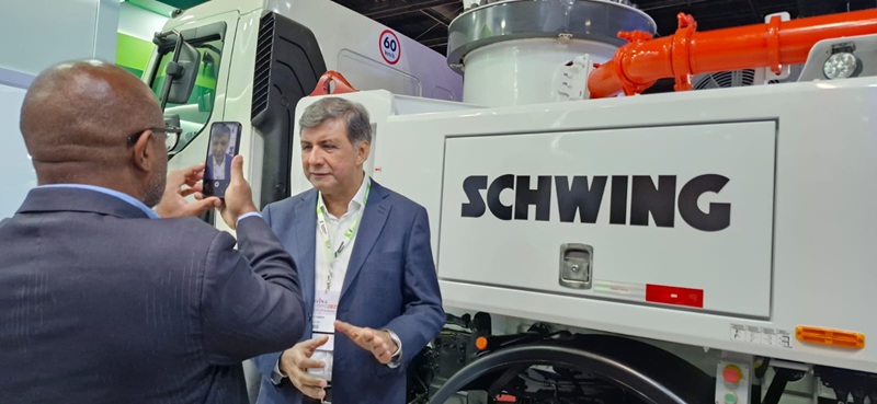 SCHWING-Stetter lança Auto Bomba XS37 durante tradicional feira de pavimentação