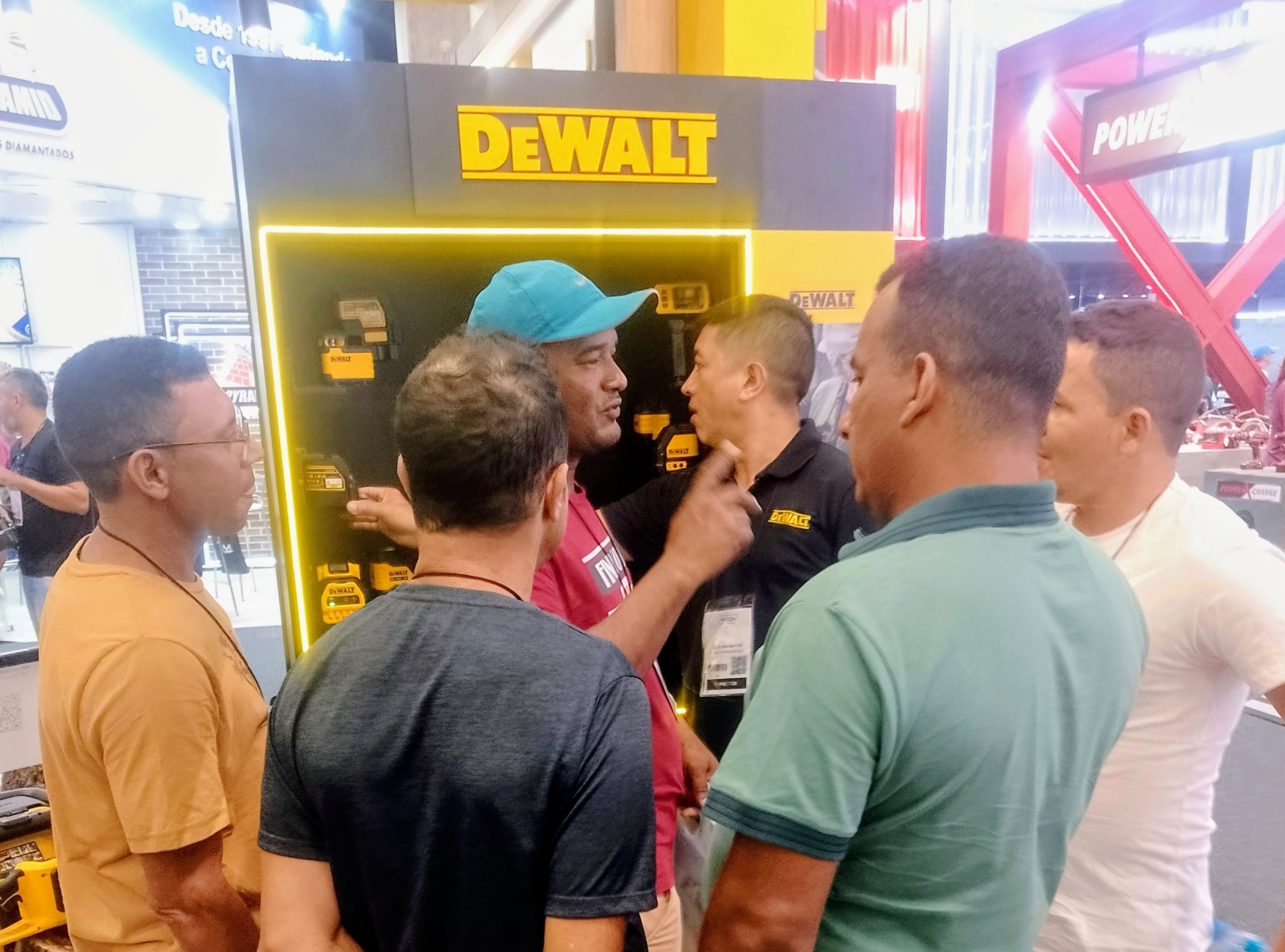Quer reformar sua casa? Programa Reforma Brasil, chega em novembro para  facilitar a compra de material de construção para pequenos “formiguinhas” construtores e classe média
