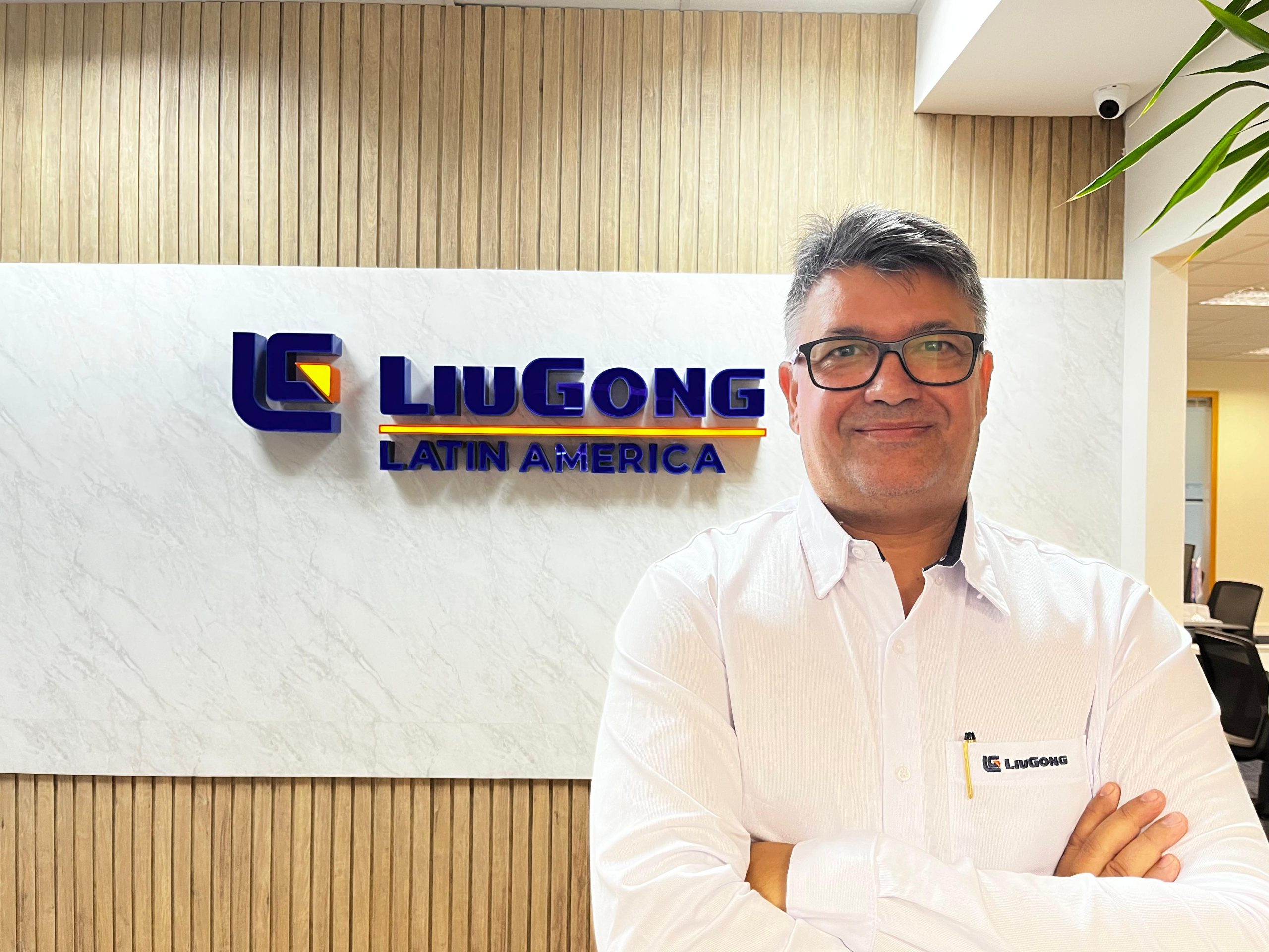 LiuGong amplia atuação no Brasil e ingressa no mercado de pavimentação